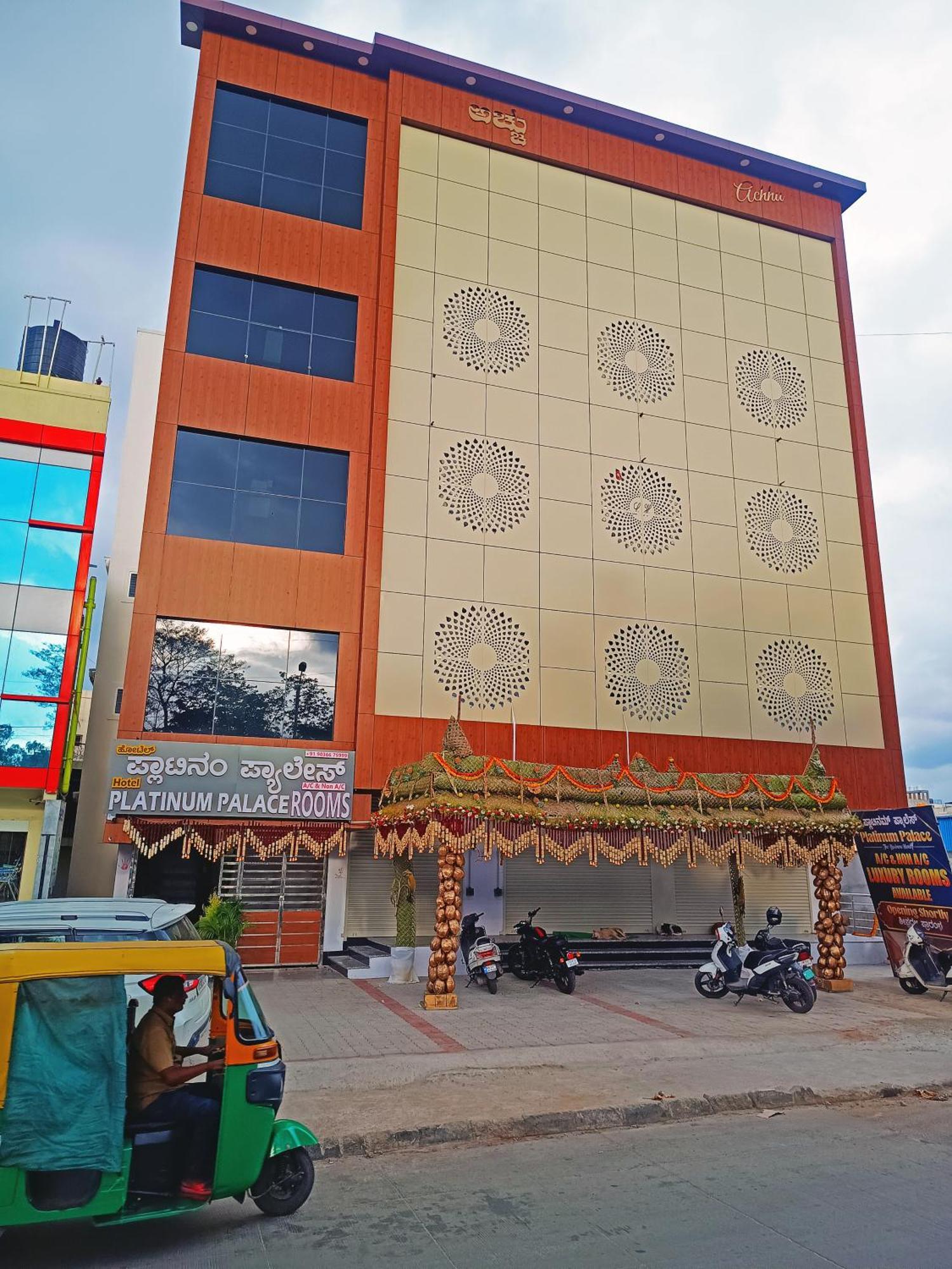 Hotel Achhu Palace บังกาลอร์ ภายนอก รูปภาพ