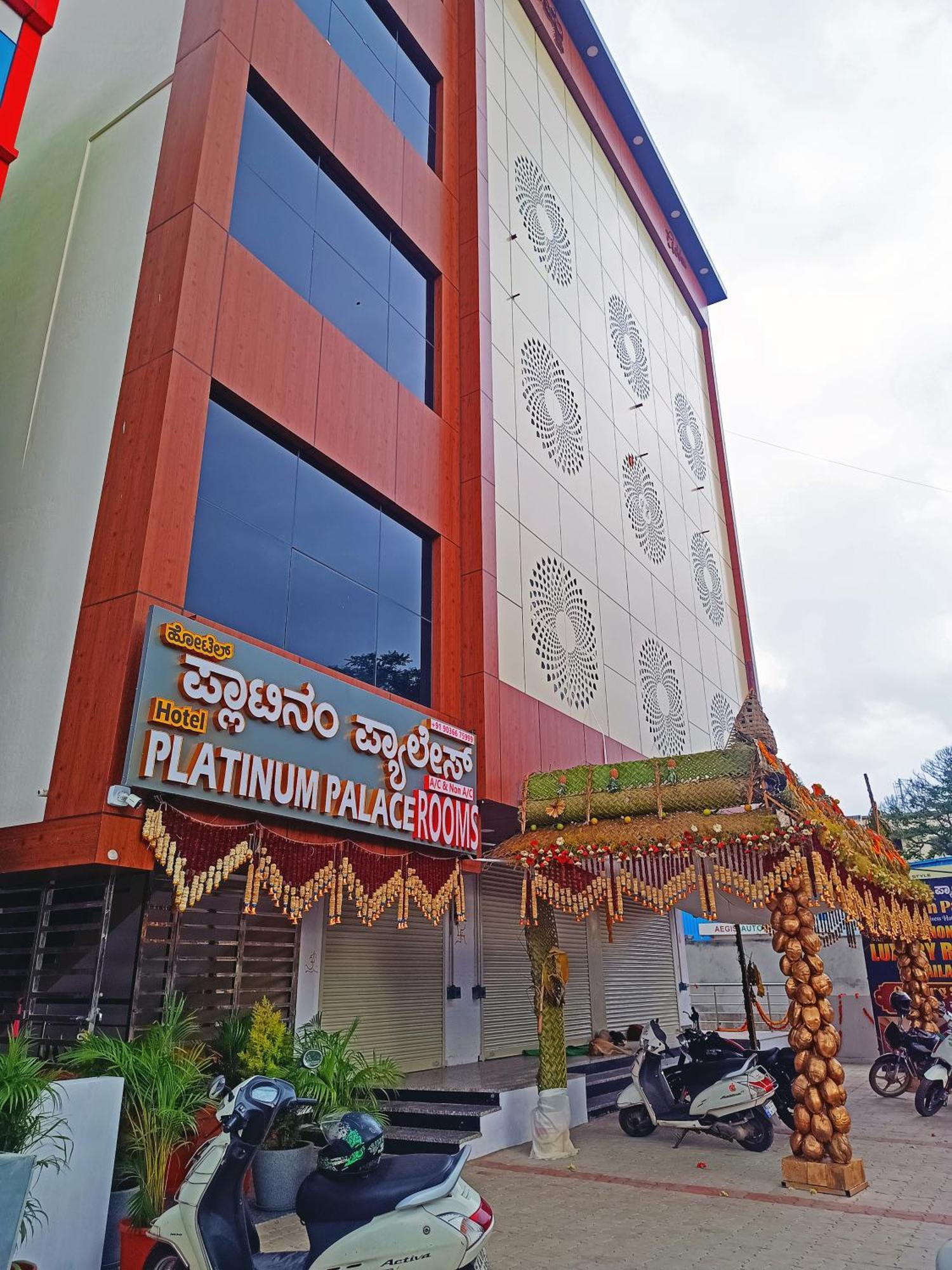 Hotel Achhu Palace บังกาลอร์ ภายนอก รูปภาพ