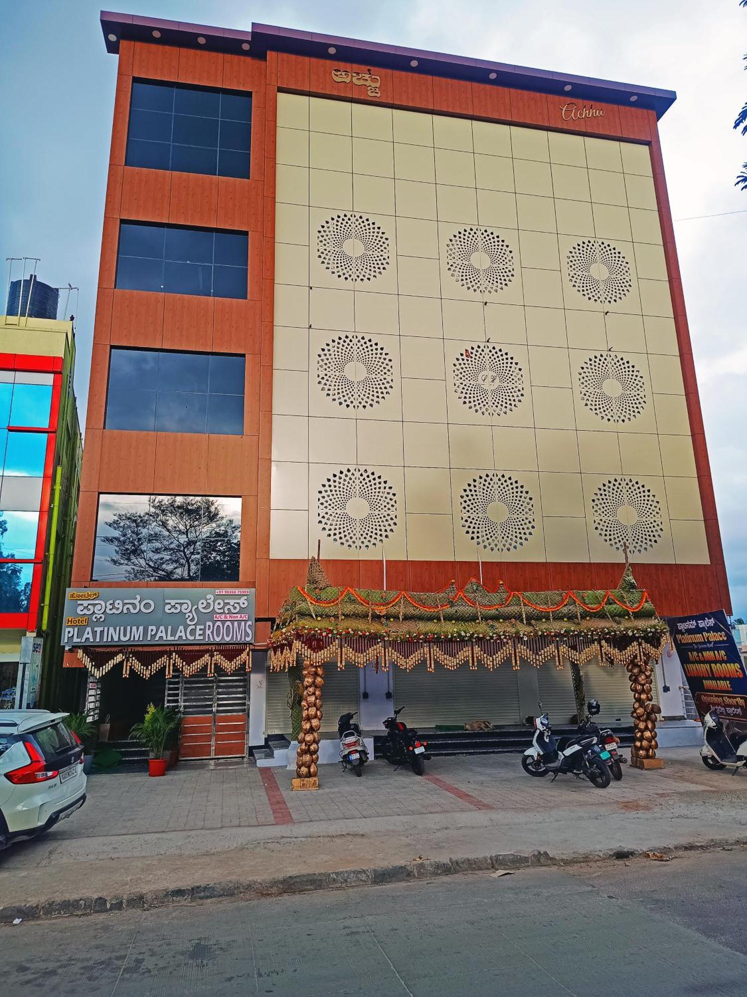 Hotel Achhu Palace บังกาลอร์ ภายนอก รูปภาพ