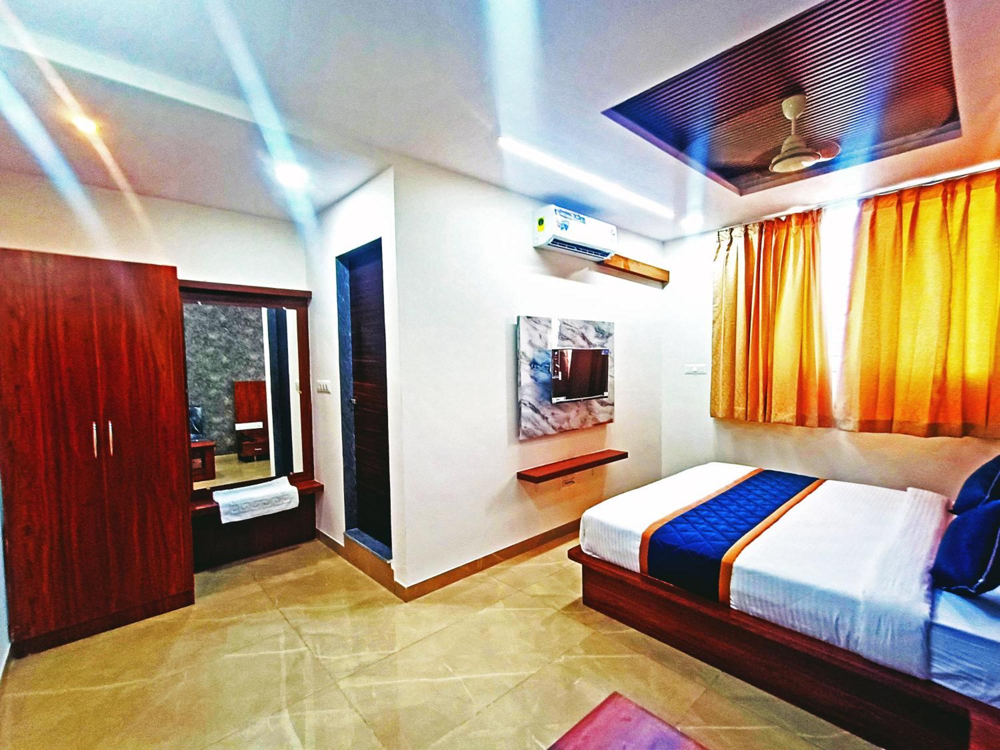 Hotel Achhu Palace บังกาลอร์ ภายนอก รูปภาพ