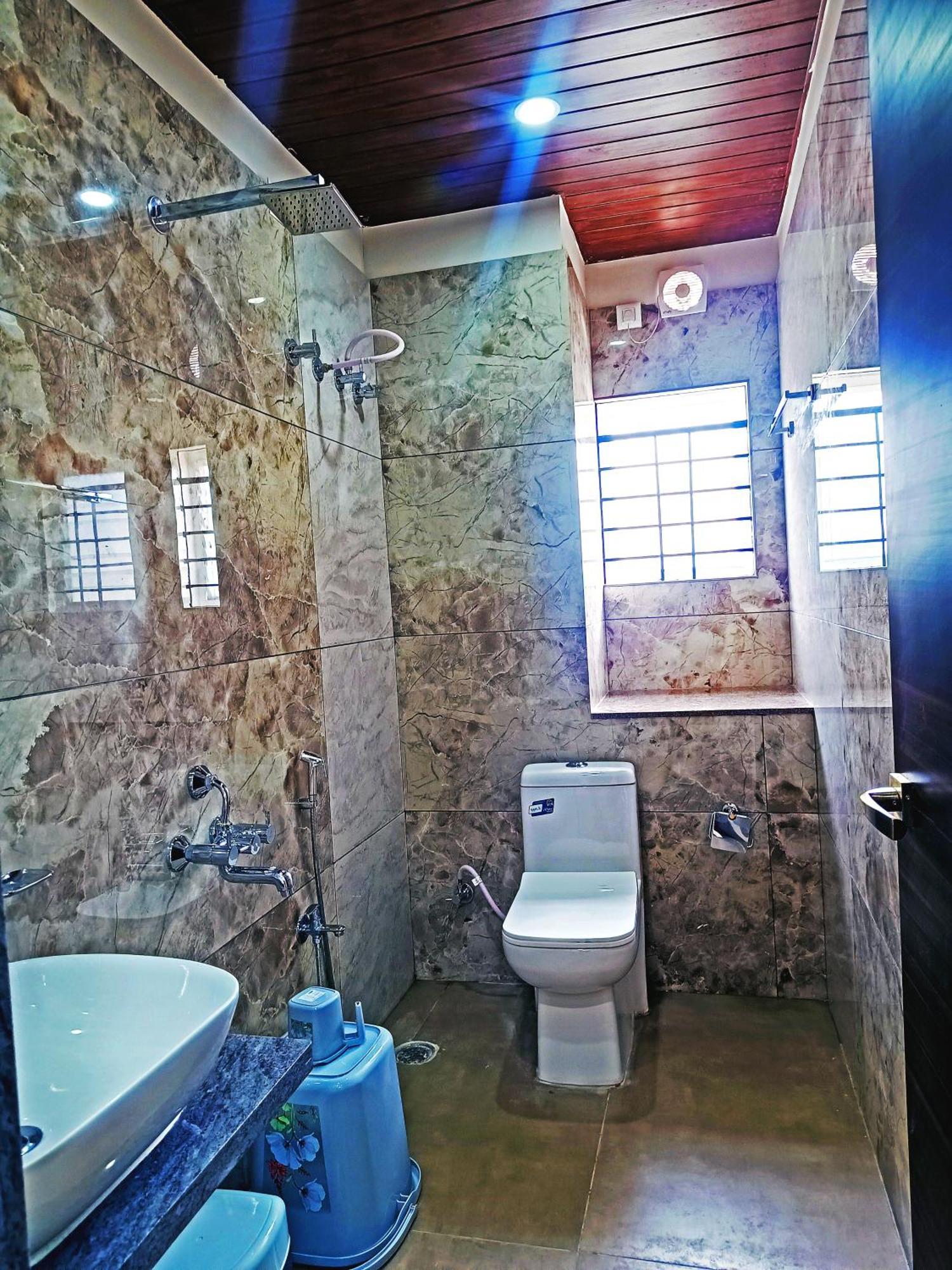 Hotel Achhu Palace บังกาลอร์ ภายนอก รูปภาพ