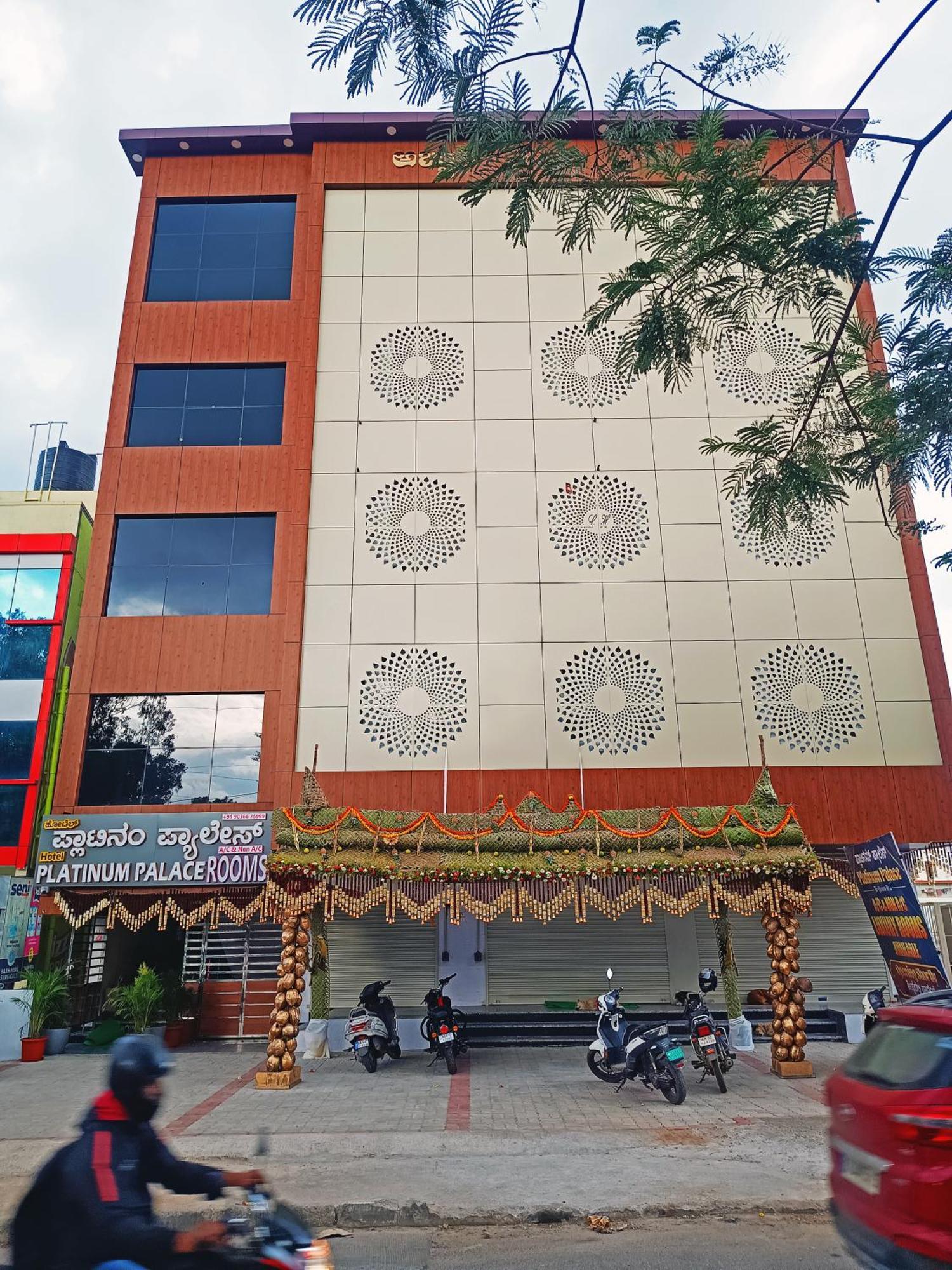 Hotel Achhu Palace บังกาลอร์ ภายนอก รูปภาพ