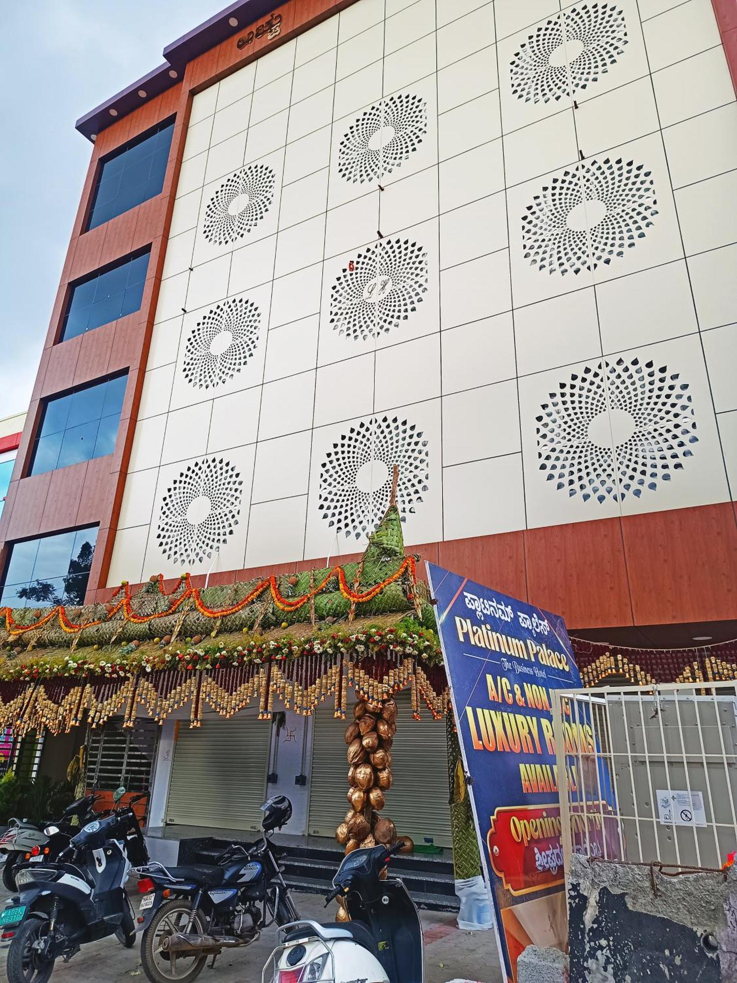 Hotel Achhu Palace บังกาลอร์ ภายนอก รูปภาพ