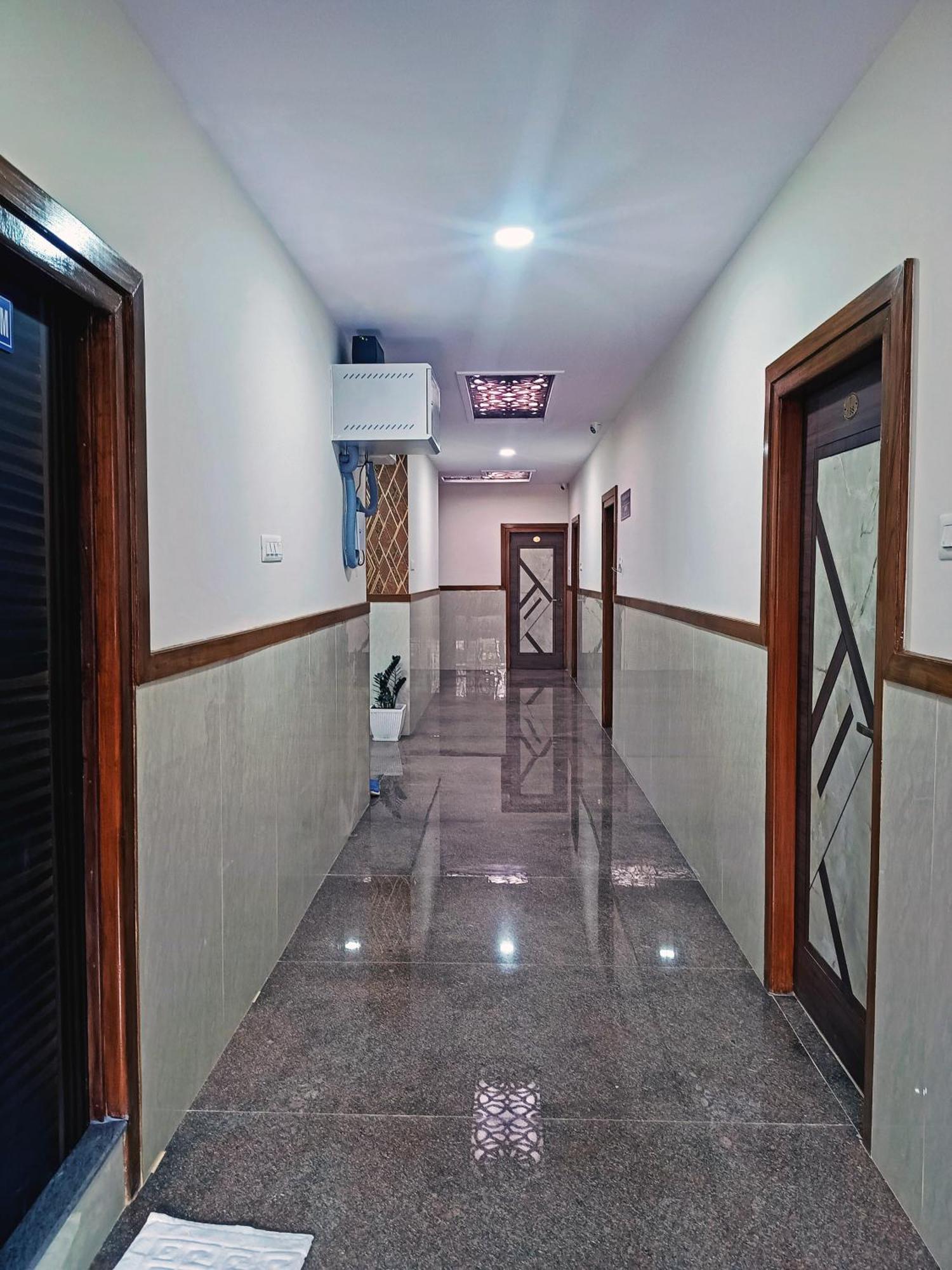 Hotel Achhu Palace บังกาลอร์ ภายนอก รูปภาพ