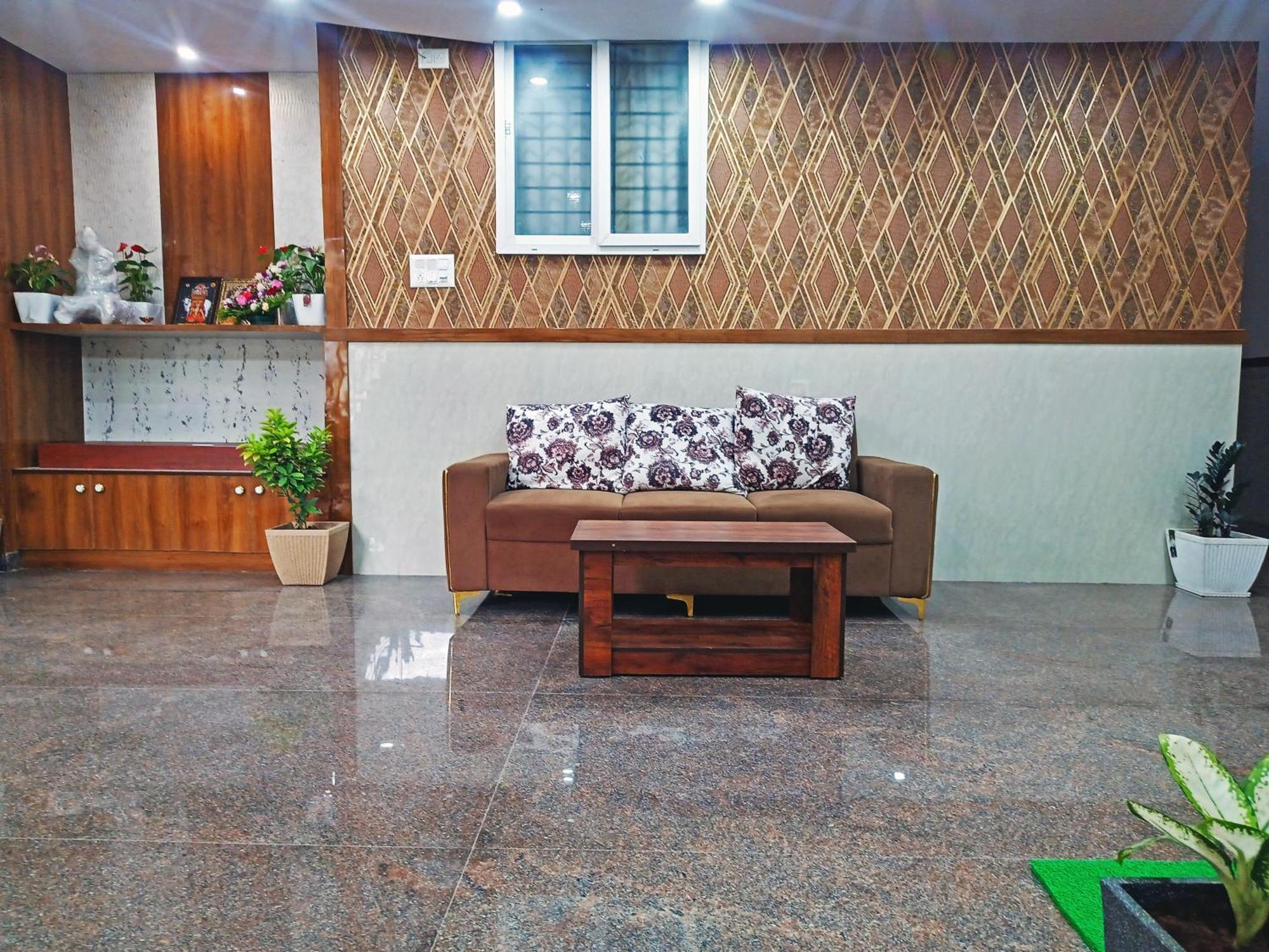 Hotel Achhu Palace บังกาลอร์ ภายนอก รูปภาพ