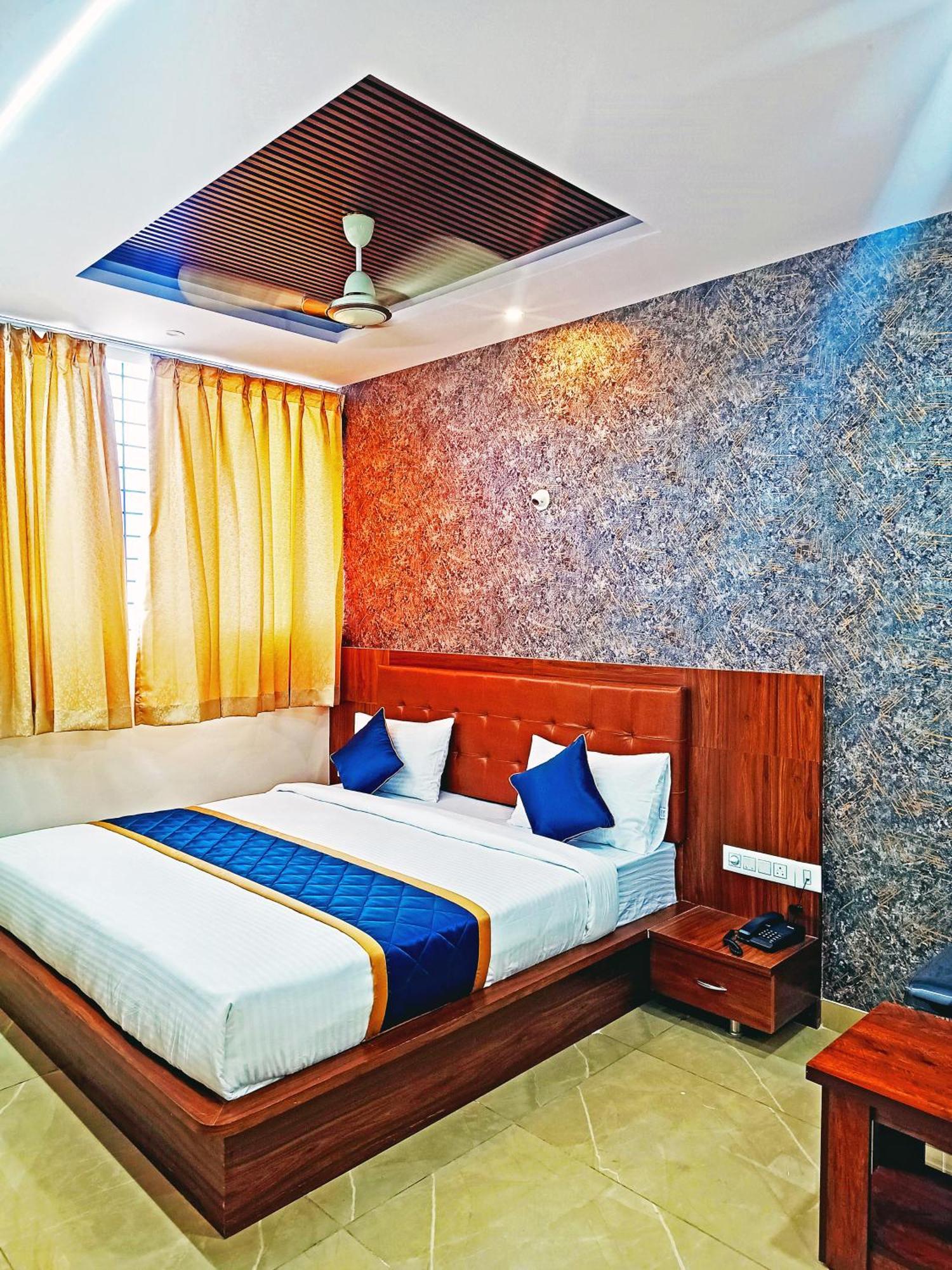 Hotel Achhu Palace บังกาลอร์ ภายนอก รูปภาพ