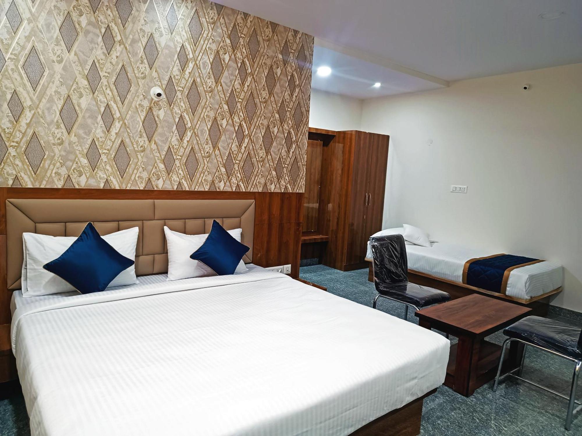 Hotel Achhu Palace บังกาลอร์ ภายนอก รูปภาพ