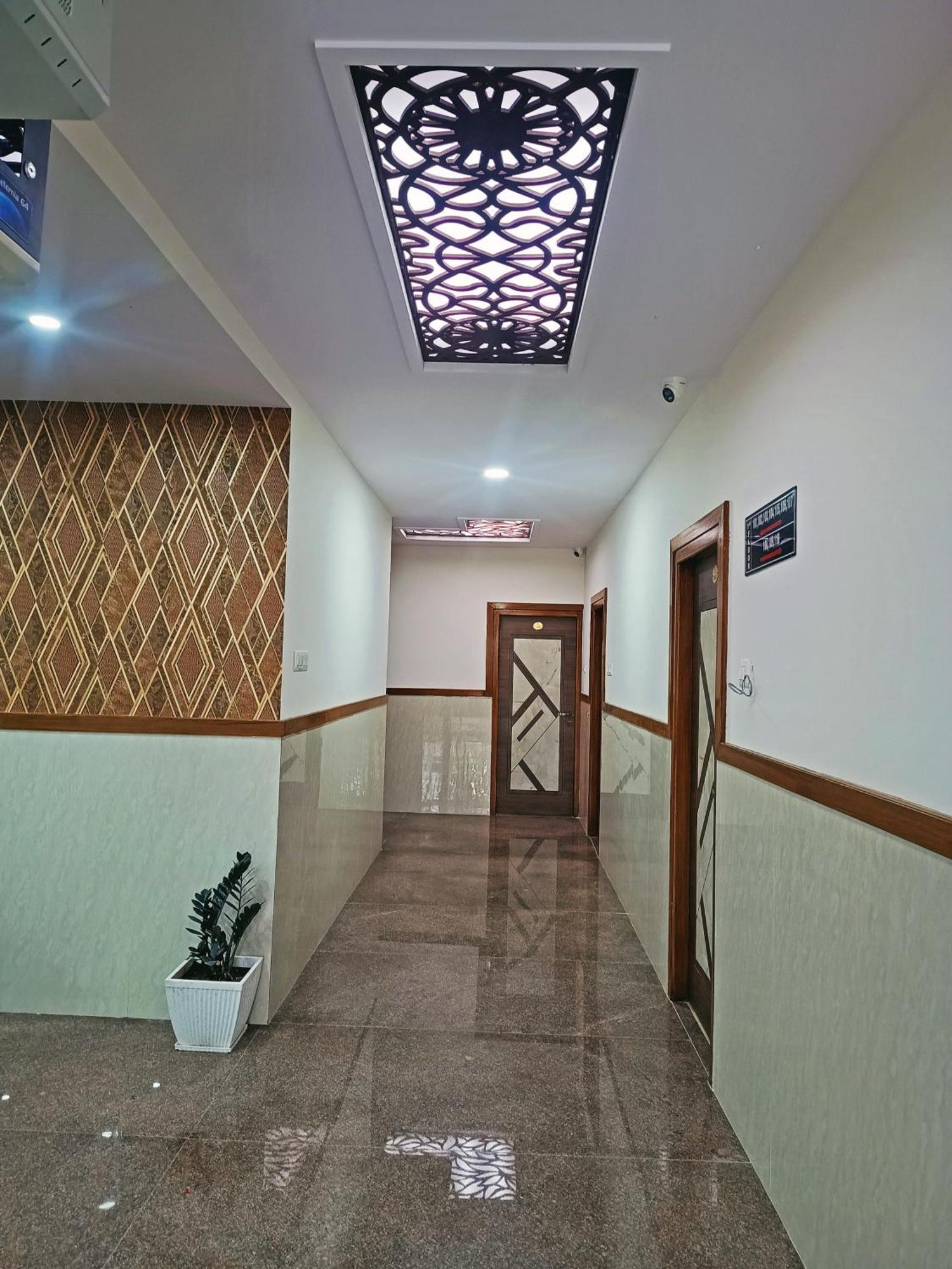 Hotel Achhu Palace บังกาลอร์ ภายนอก รูปภาพ
