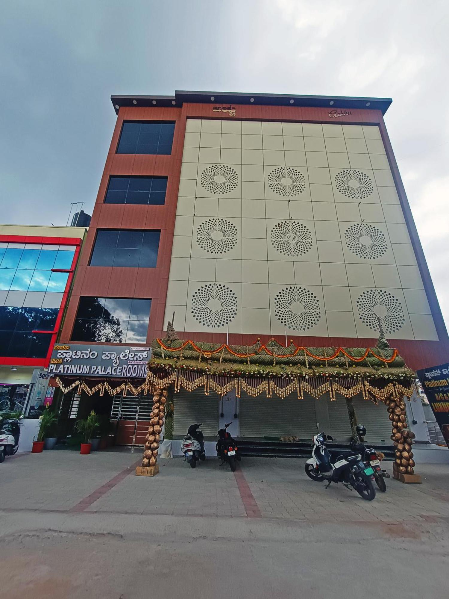 Hotel Achhu Palace บังกาลอร์ ภายนอก รูปภาพ