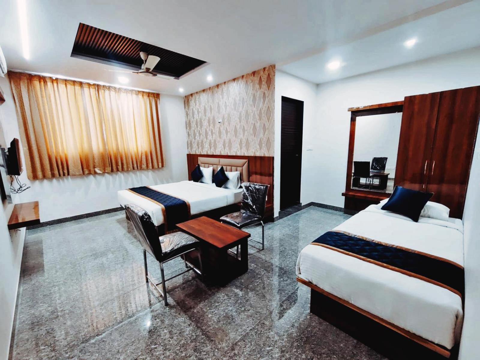 Hotel Achhu Palace บังกาลอร์ ภายนอก รูปภาพ